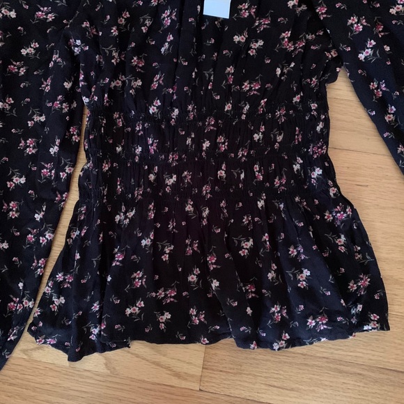 American Eagle Black Floral Blouse NEW - Picture 3 of 5